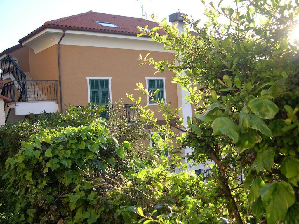 Les Bijoux Apartments Pietra Ligure Ruang foto