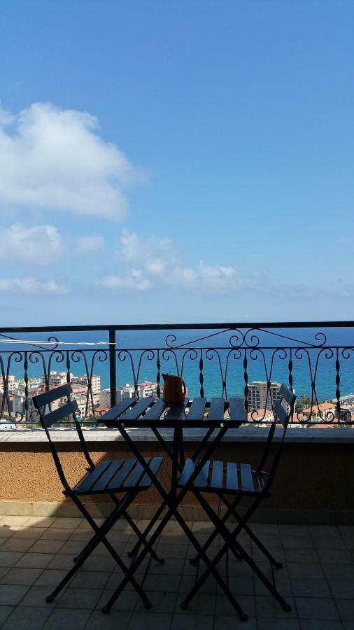 Les Bijoux Apartments Pietra Ligure Bagian luar foto